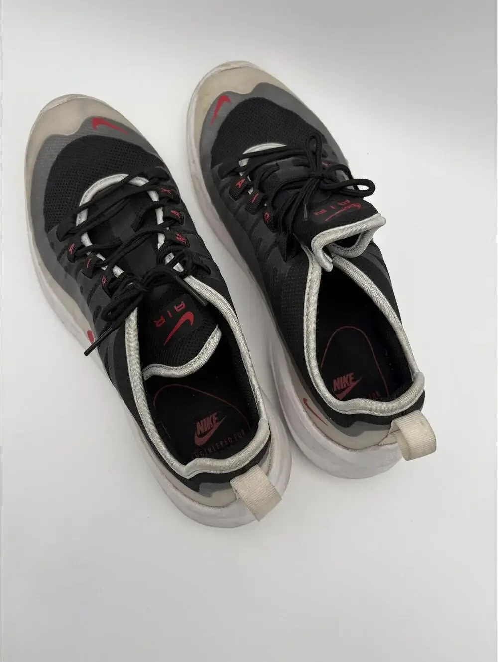 Nike Air Max Axis Sneakers Men's size 10.5 Running Shoes Black and Red Airmax